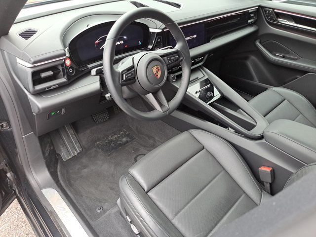 Used 2025 Porsche Macan 4 Electric AWD/4WD image 3