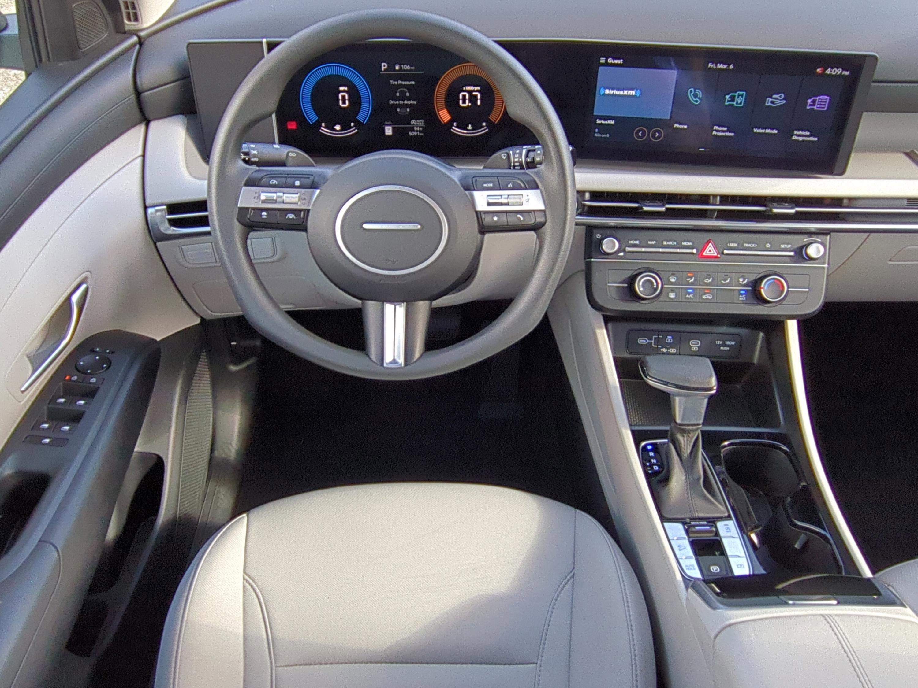 Certified 2025 Hyundai Tucson SE image 11