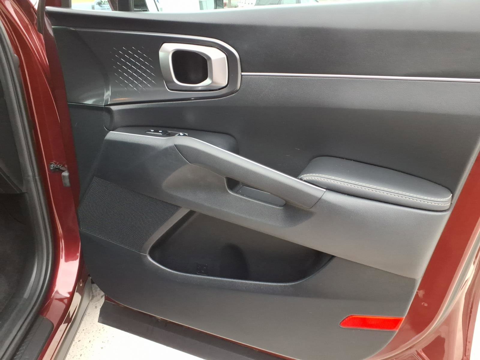 Used 2025 Kia Sorento EX image 8