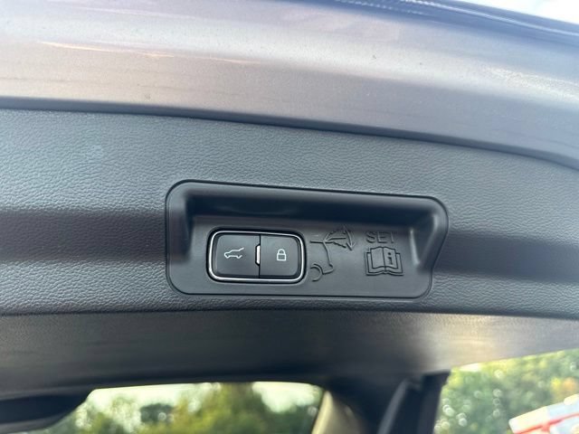 Used 2023 Ford Explorer Limited AWD/4WD image 30