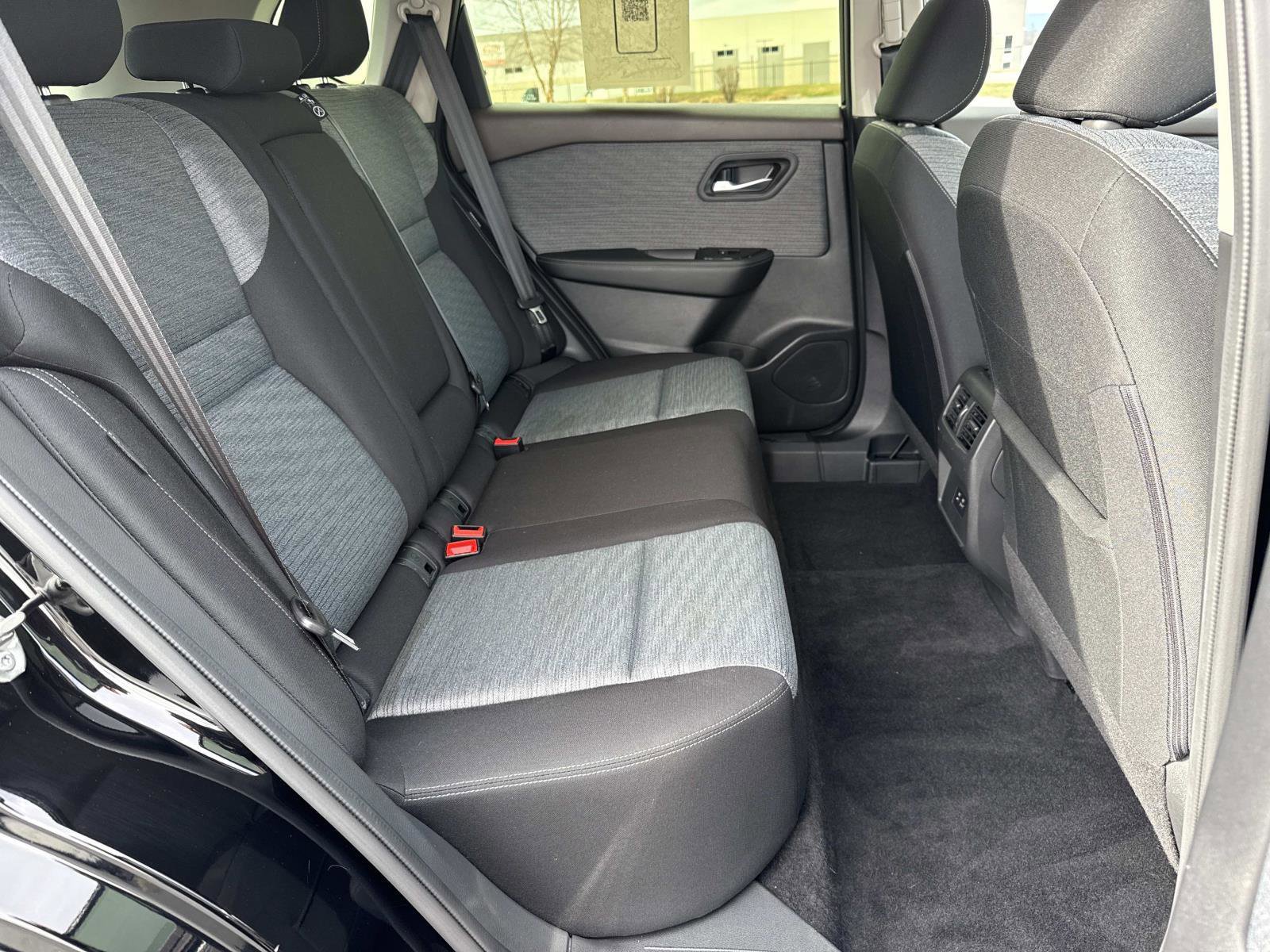 Used 2023 Nissan Rogue SV image 20