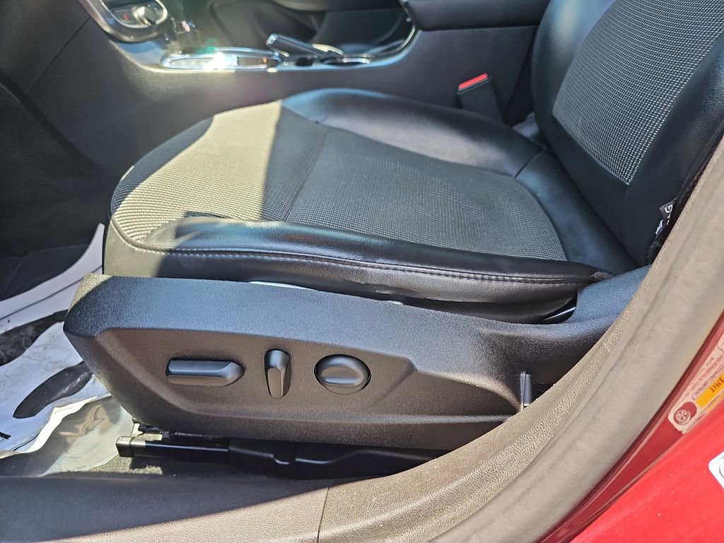 Used 2015 Chevrolet Malibu LT w/ Power Convenience Package FWD image 32