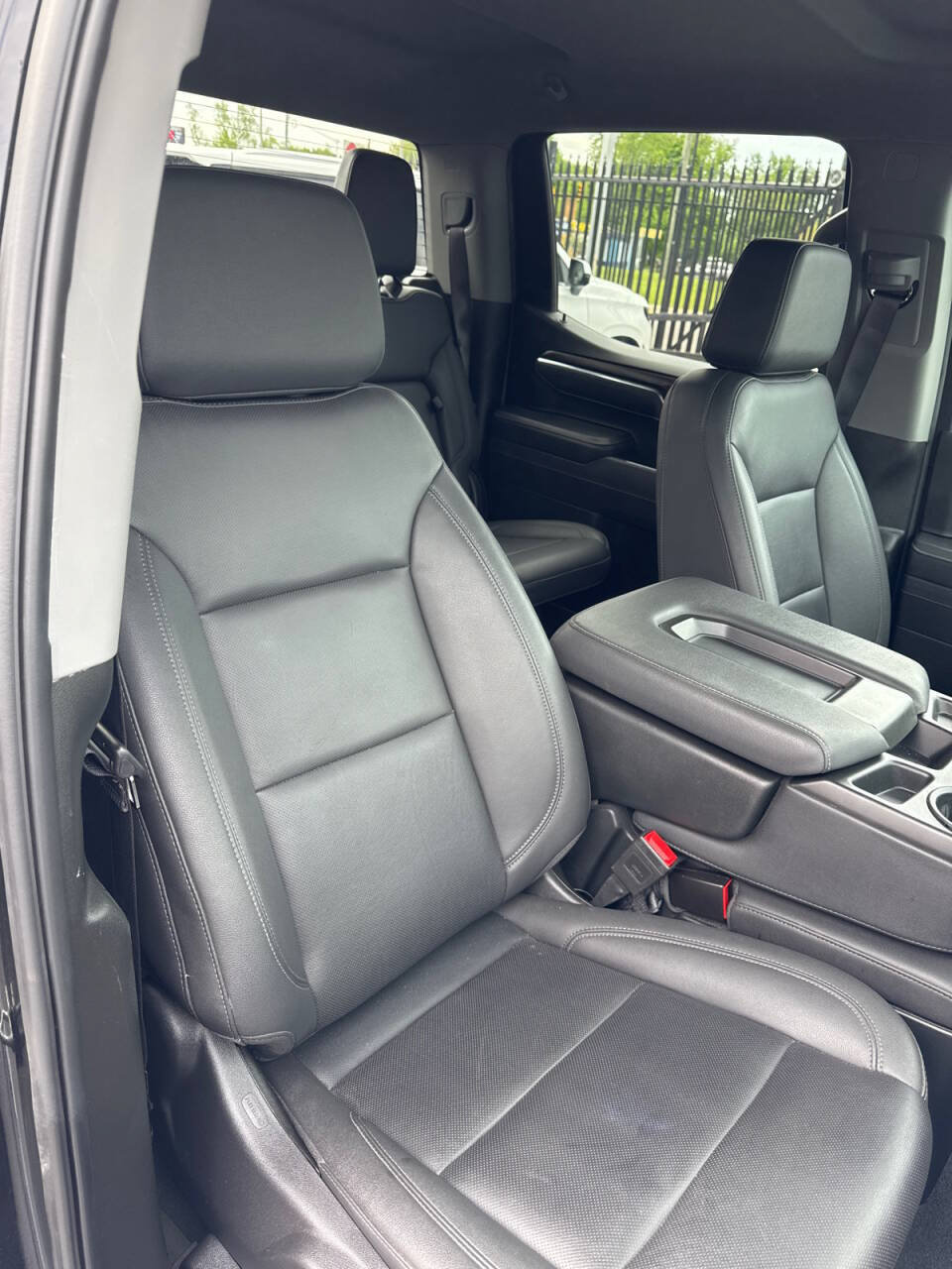 Used 2025 GMC Sierra 1500 SLT AWD/4WD image 9
