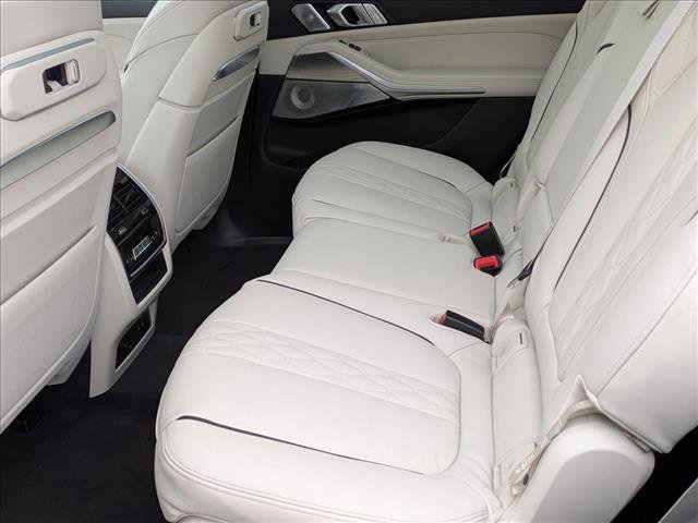 New 2026 BMW X7 M60i image 17