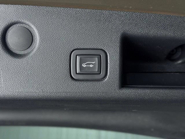 Used 2023 Chevrolet Equinox LT w/ Driver Convenience Package FWD image 12