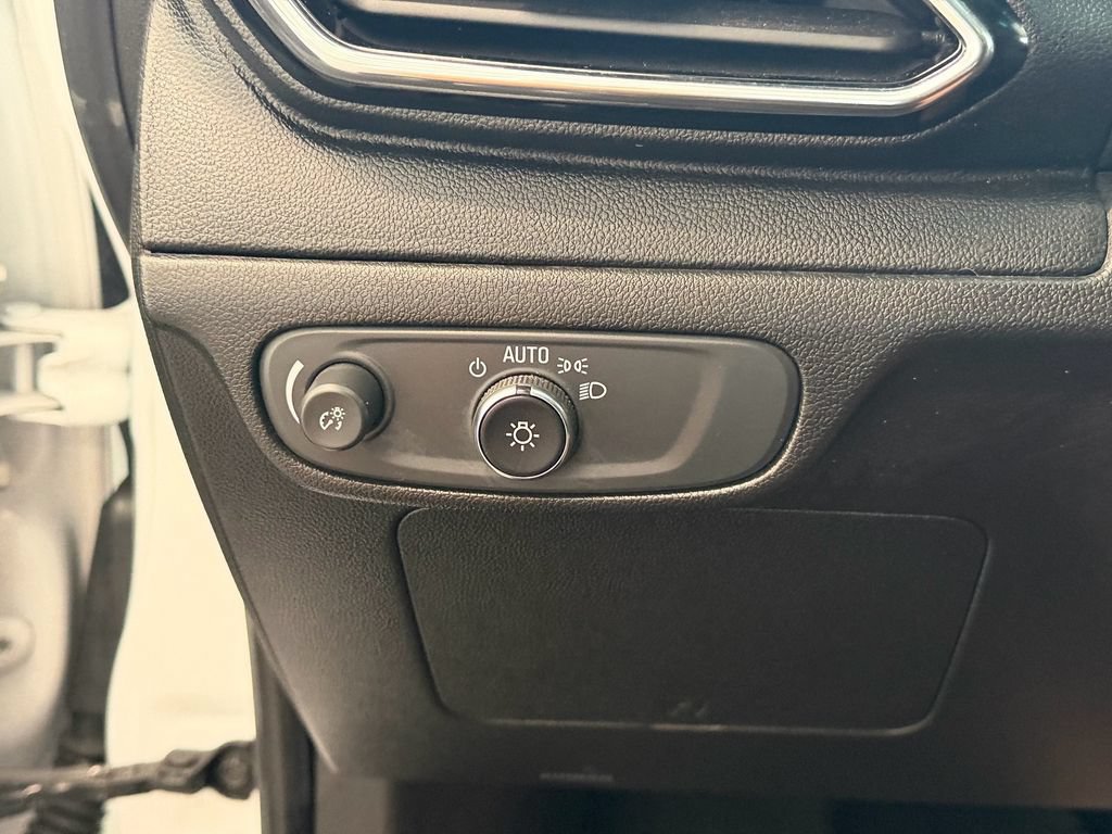 Certified 2023 Chevrolet Bolt LT w/ Infotainment Package FWD image 28