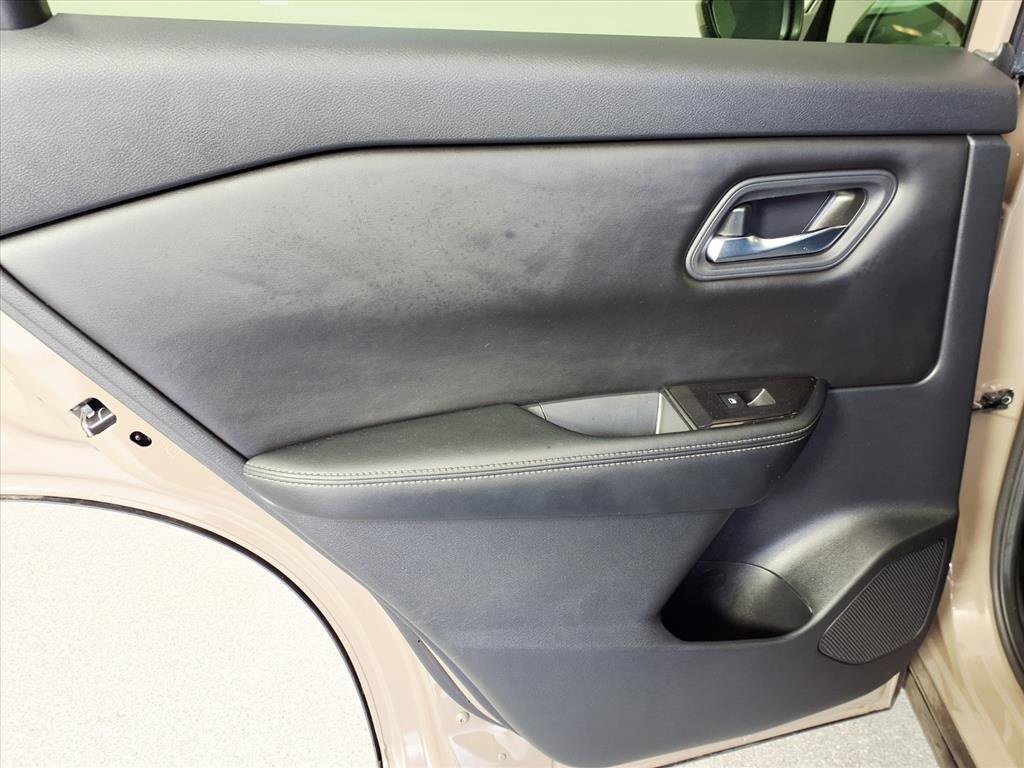 Used 2024 Nissan Rogue SV image 24