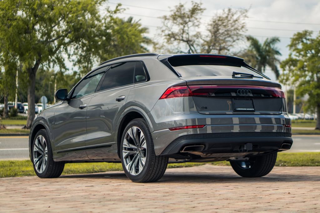 Used 2025 Audi Q8 Prestige image 3