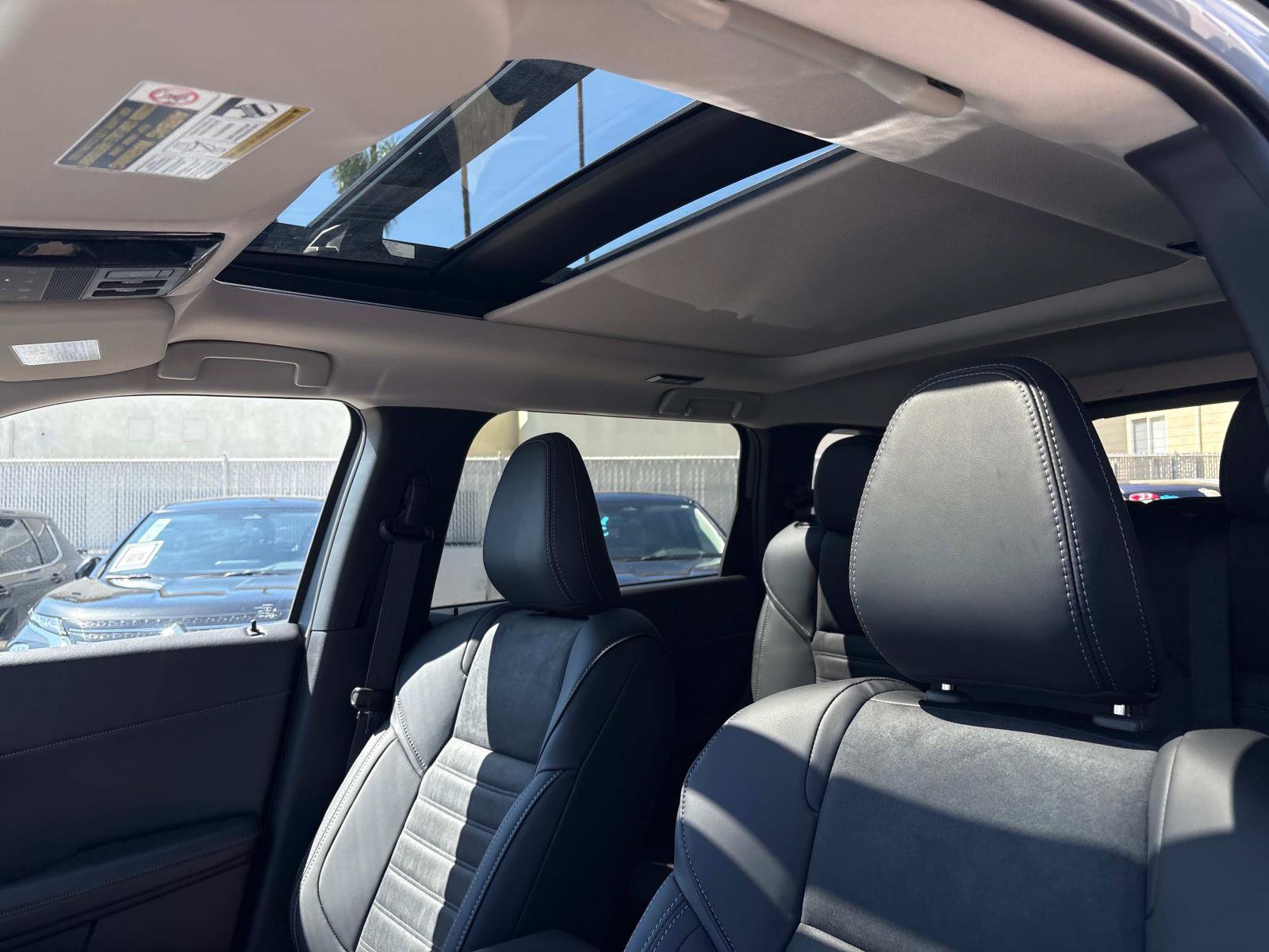 New 2025 Mitsubishi Outlander SE image 16