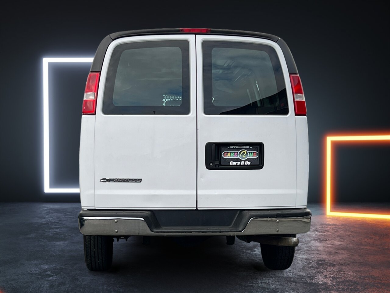 Used 2018 Chevrolet Express 2500 w/ Driver Convenience Package RWD image 5