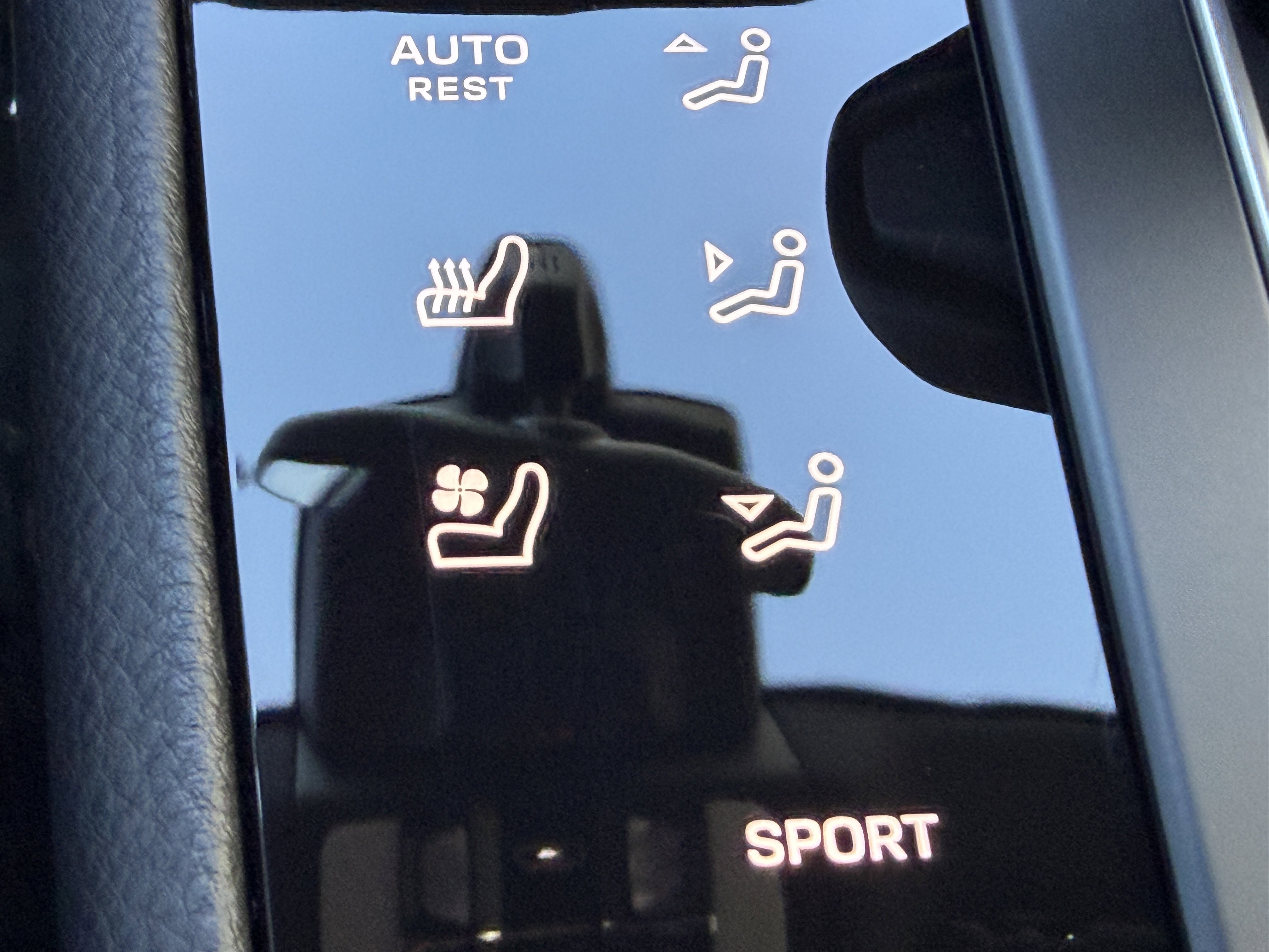 Used 2025 Porsche Macan image 30