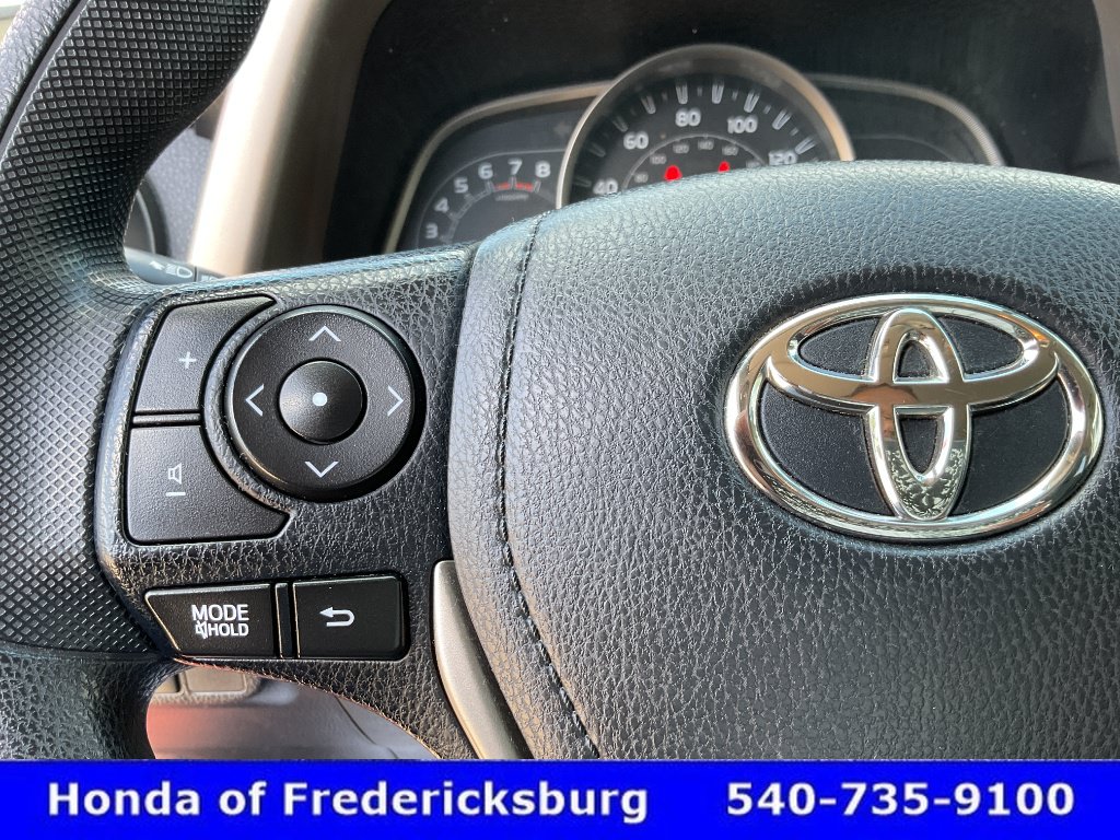 Used 2015 Toyota RAV4 LE AWD/4WD image 29