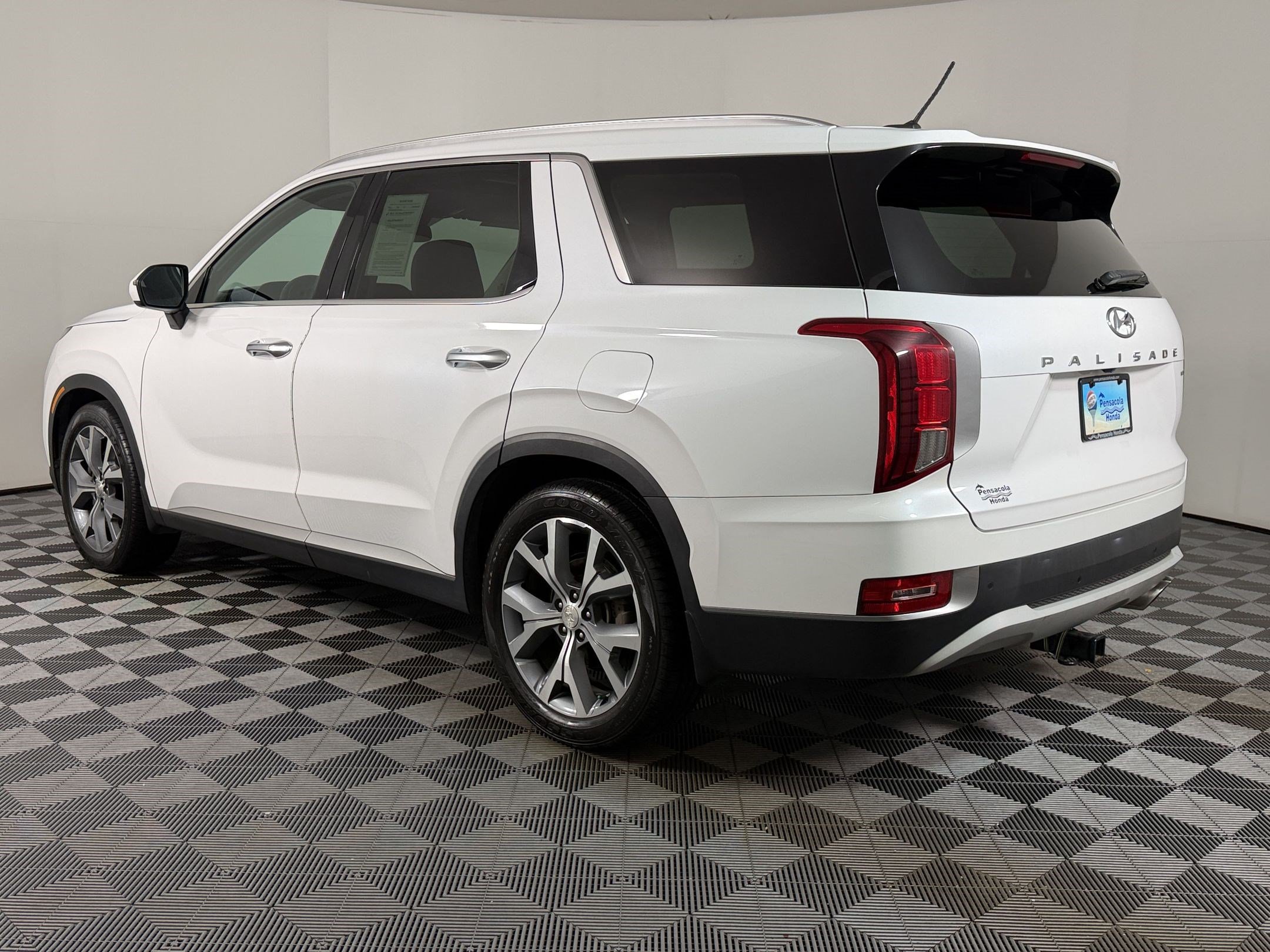 Used 2020 Hyundai Palisade SEL w/ Premium Package AWD/4WD image 2