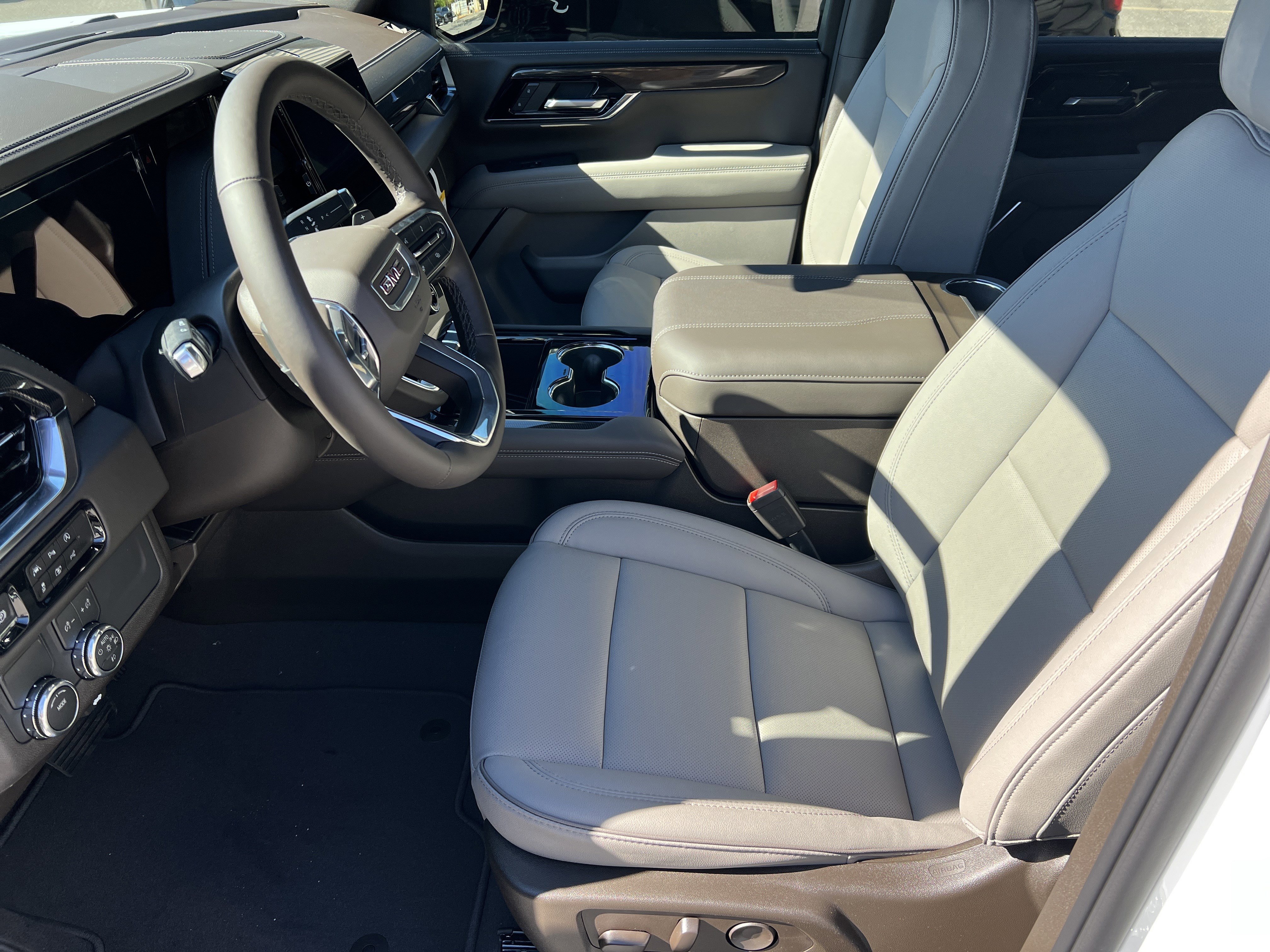 New 2026 GMC Yukon XL Elevation image 9