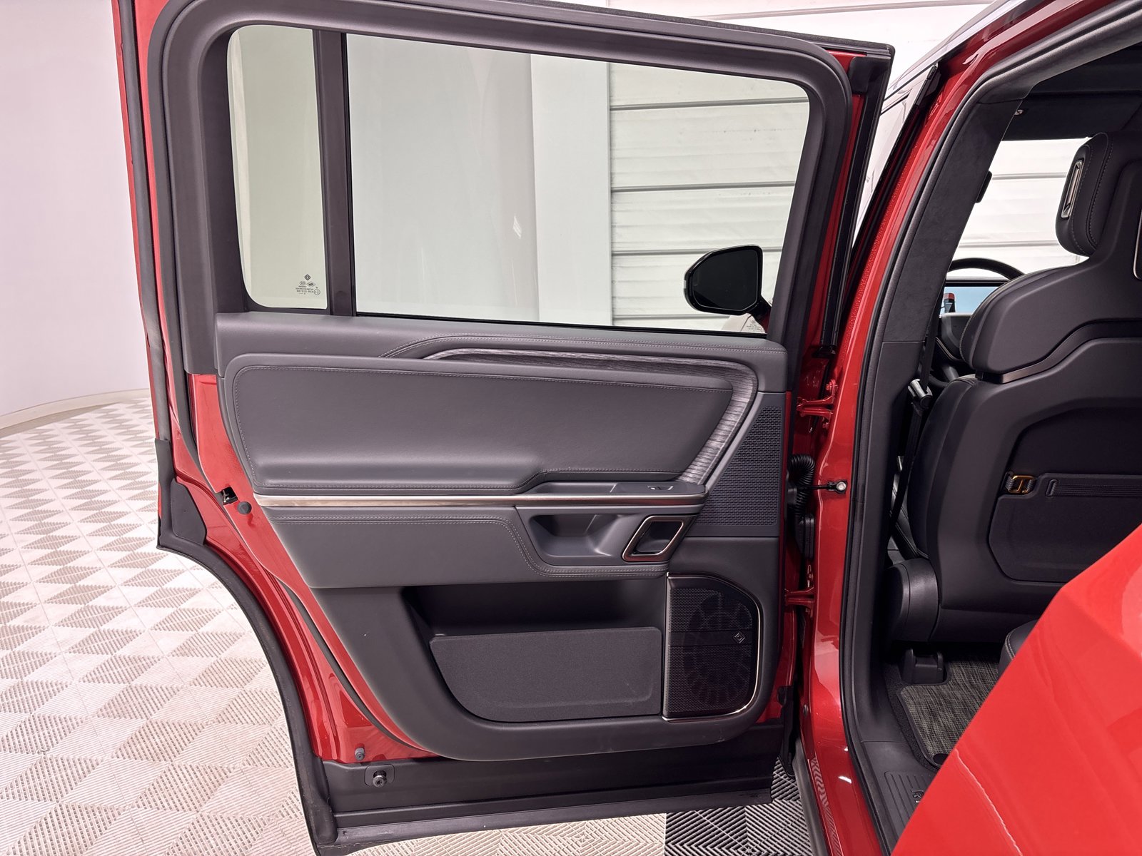 Used 2024 Rivian R1S Adventure image 17