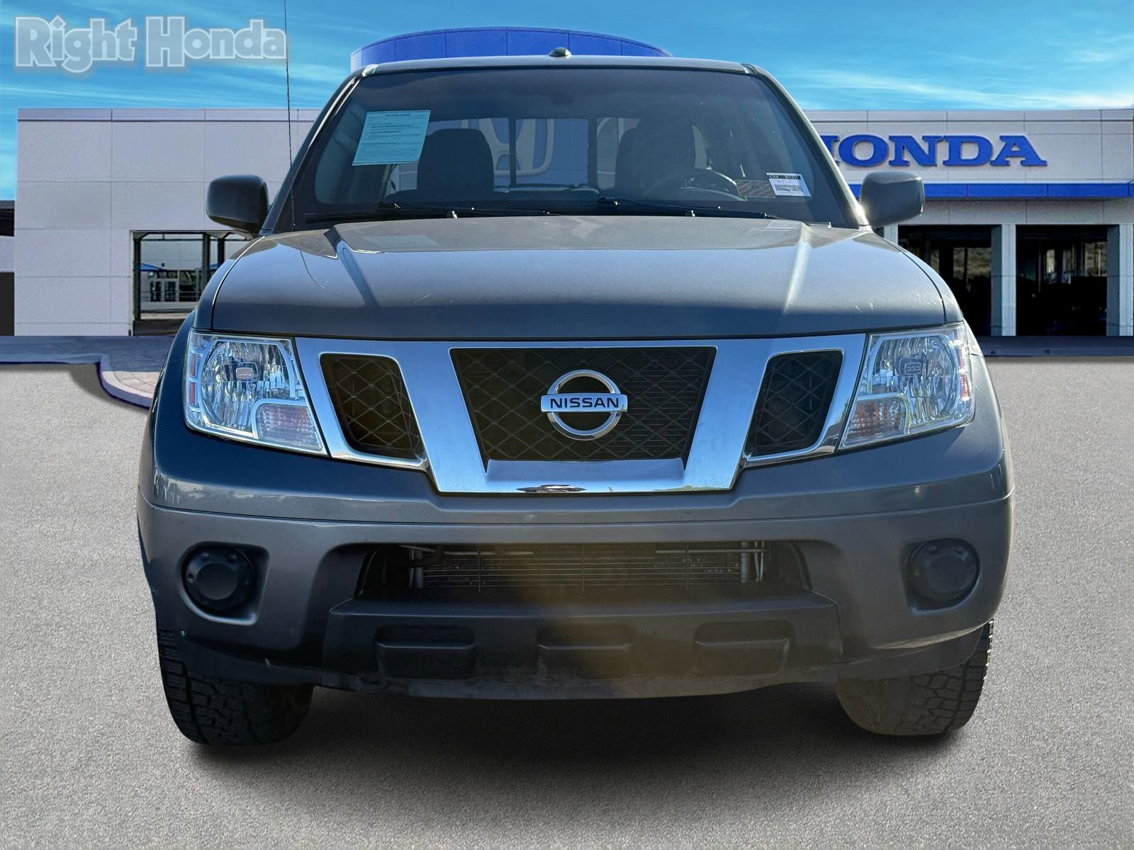 Used 2018 Nissan Frontier SV image 5