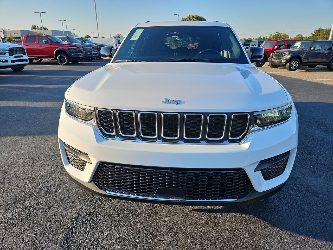 New 2025 Jeep Grand Cherokee Laredo w/ Luxury Tech Group I image 2