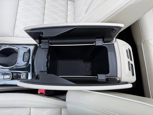 Used 2022 Buick Envision Avenir w/ Technology Package II image 36