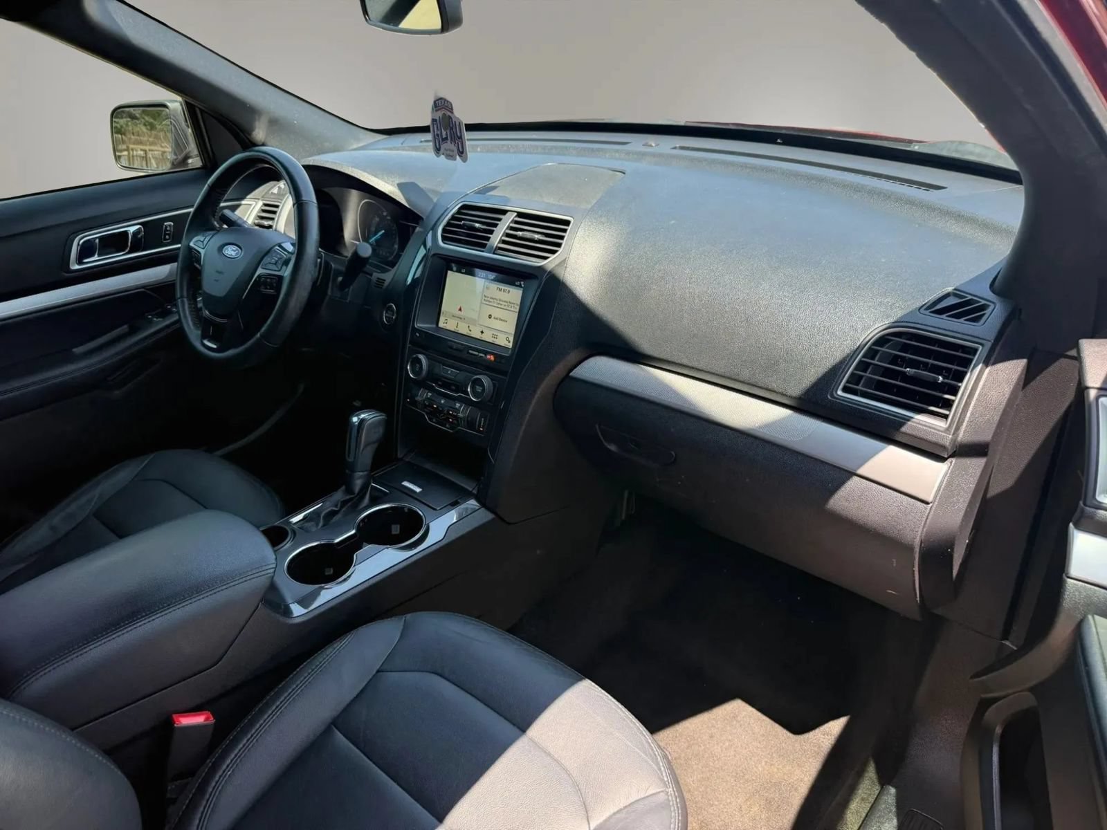 Used 2017 Ford Explorer XLT w/ Equipment Group 202A FWD image 15