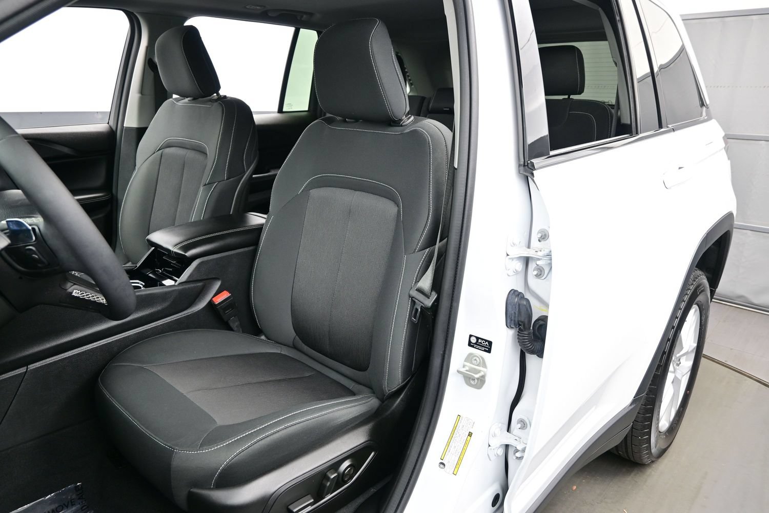 Used 2023 Jeep Grand Cherokee Laredo AWD/4WD image 12