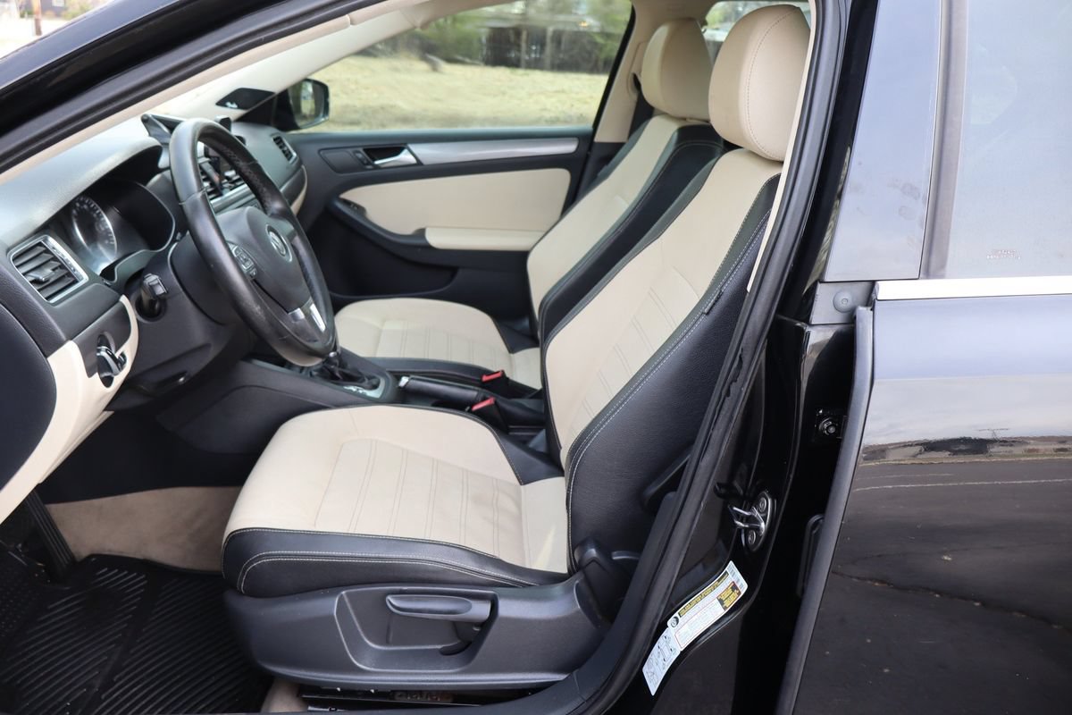 Used 2012 Volkswagen Jetta SEL FWD image 19