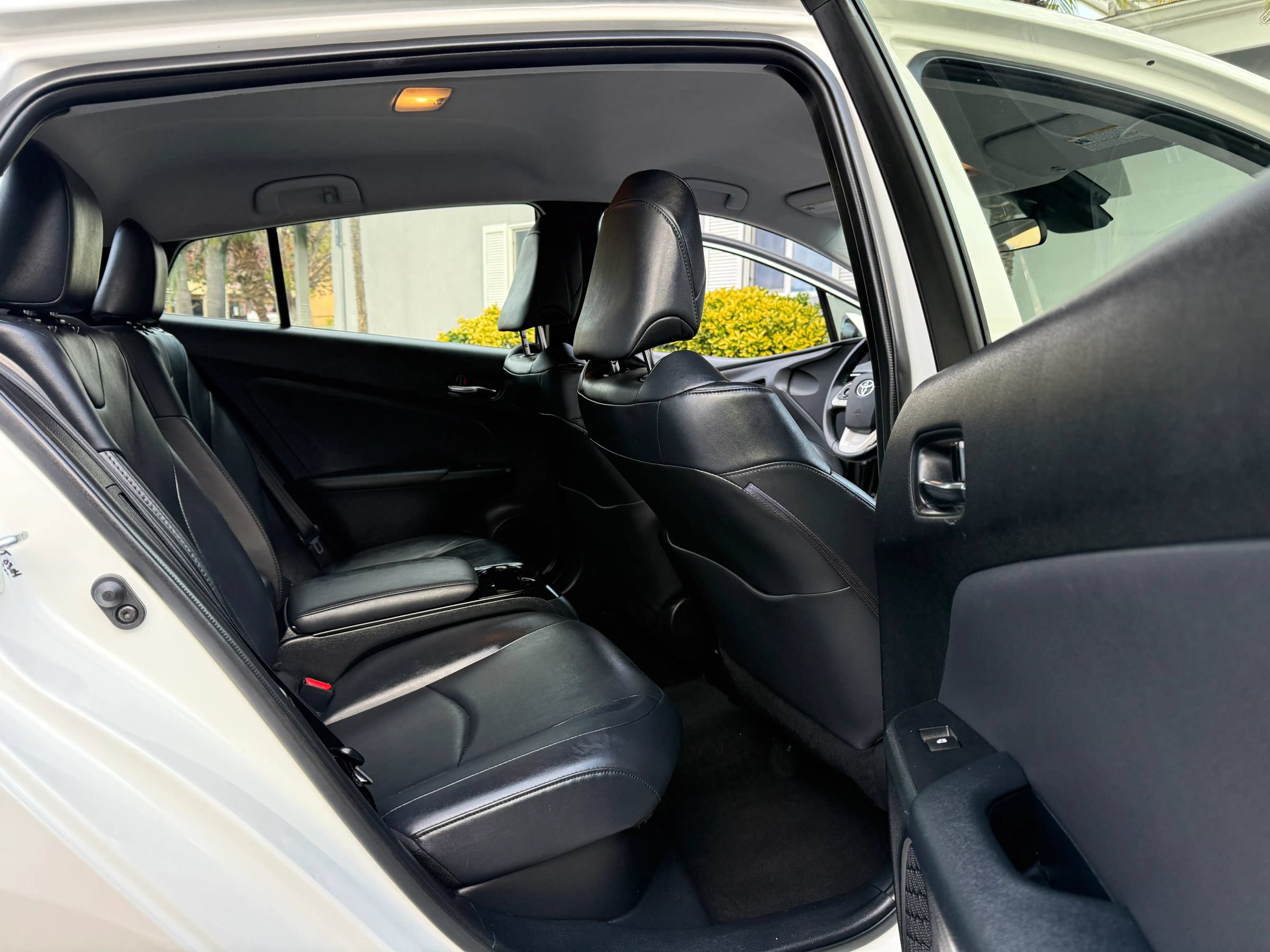Used 2018 Toyota Prius Prime Premium w/ Carpet Mat Package FWD image 16