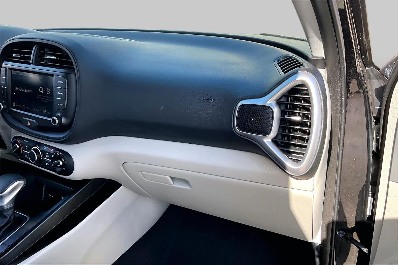 Used 2023 Kia Soul LX FWD image 17