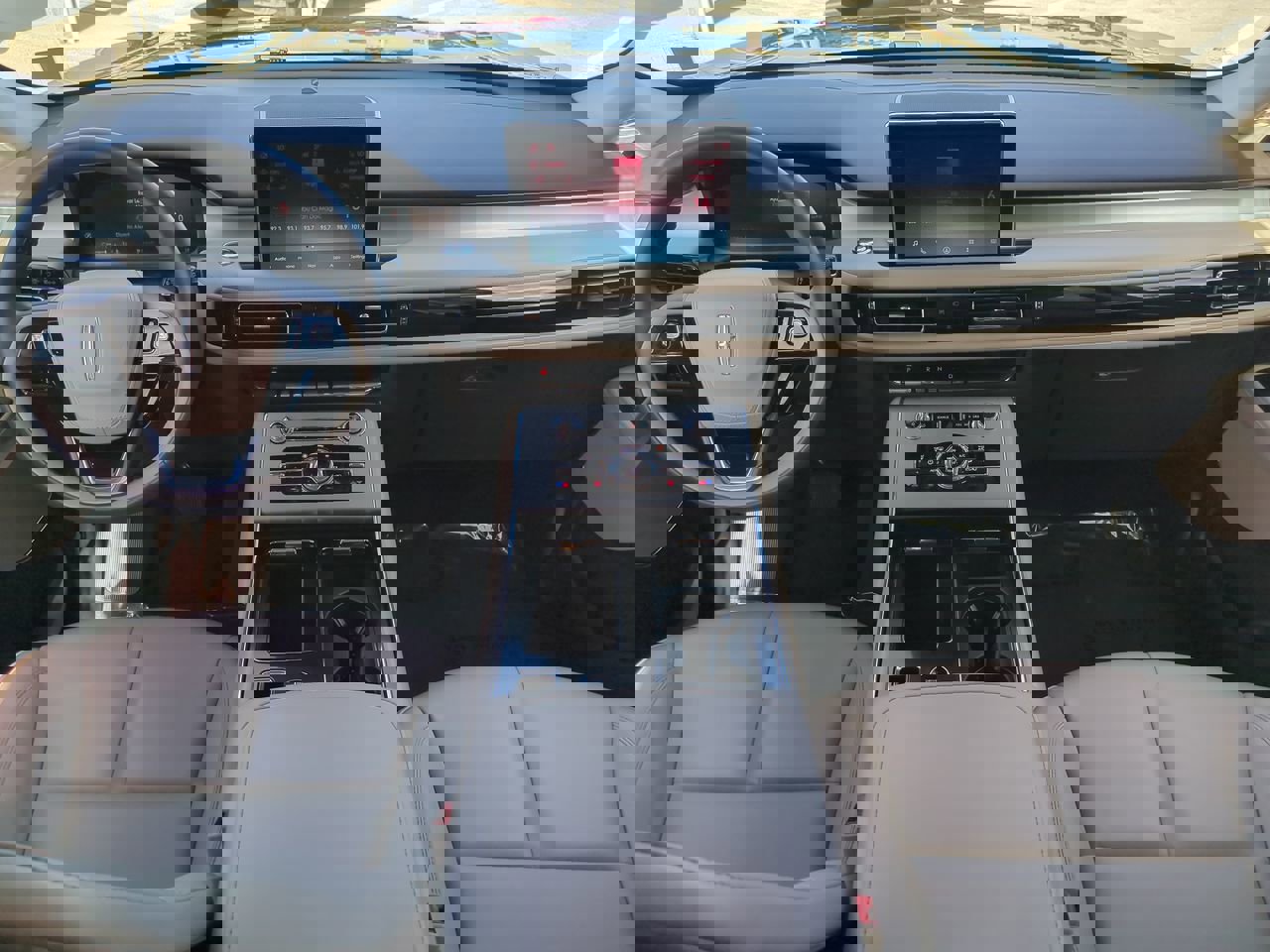 Certified 2023 Lincoln Aviator AWD w/ Class IV Trailer Tow Package image 15