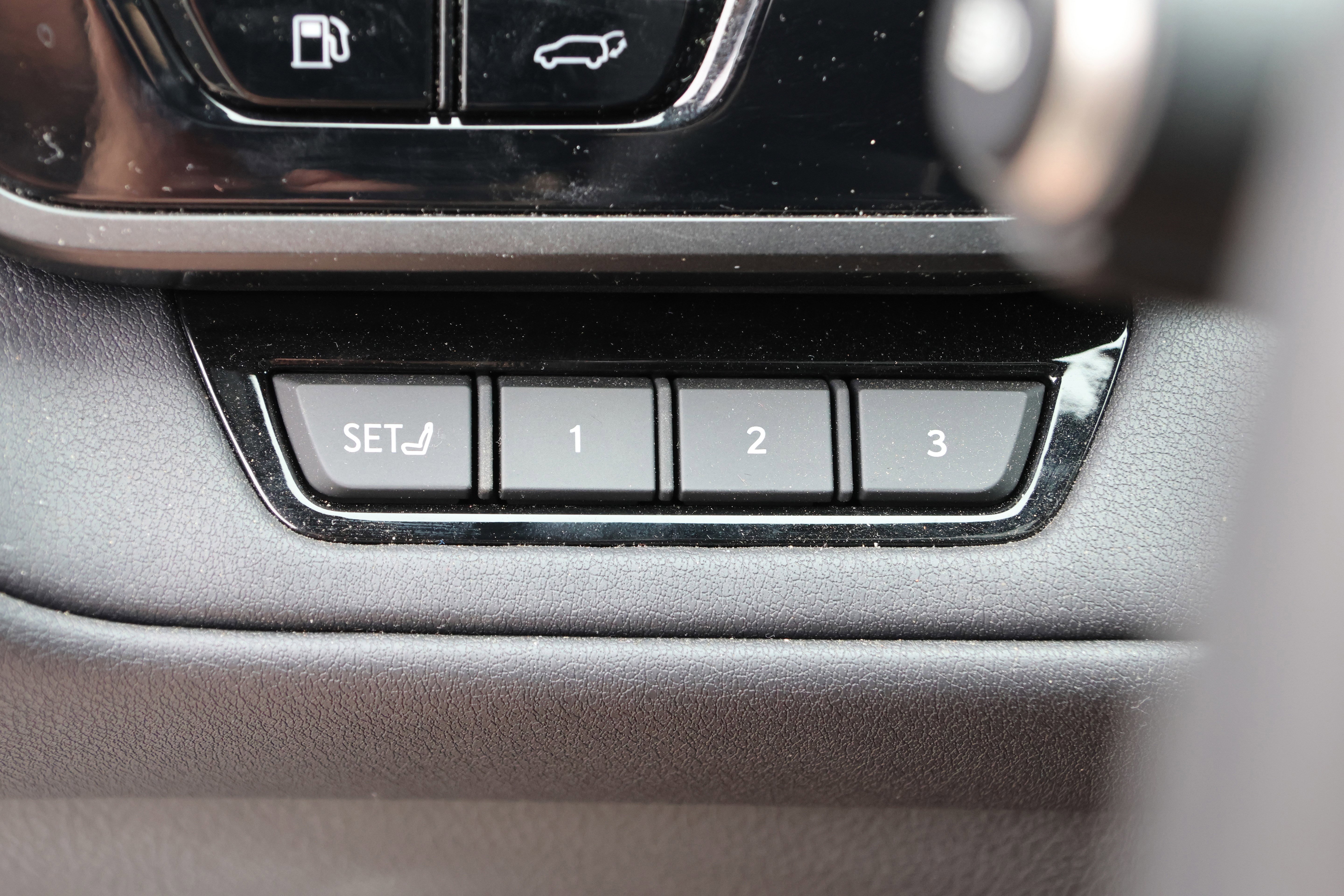 Used 2025 Lexus TX 550h AWD Plug-In Hybrid w/ Technology Package image 16