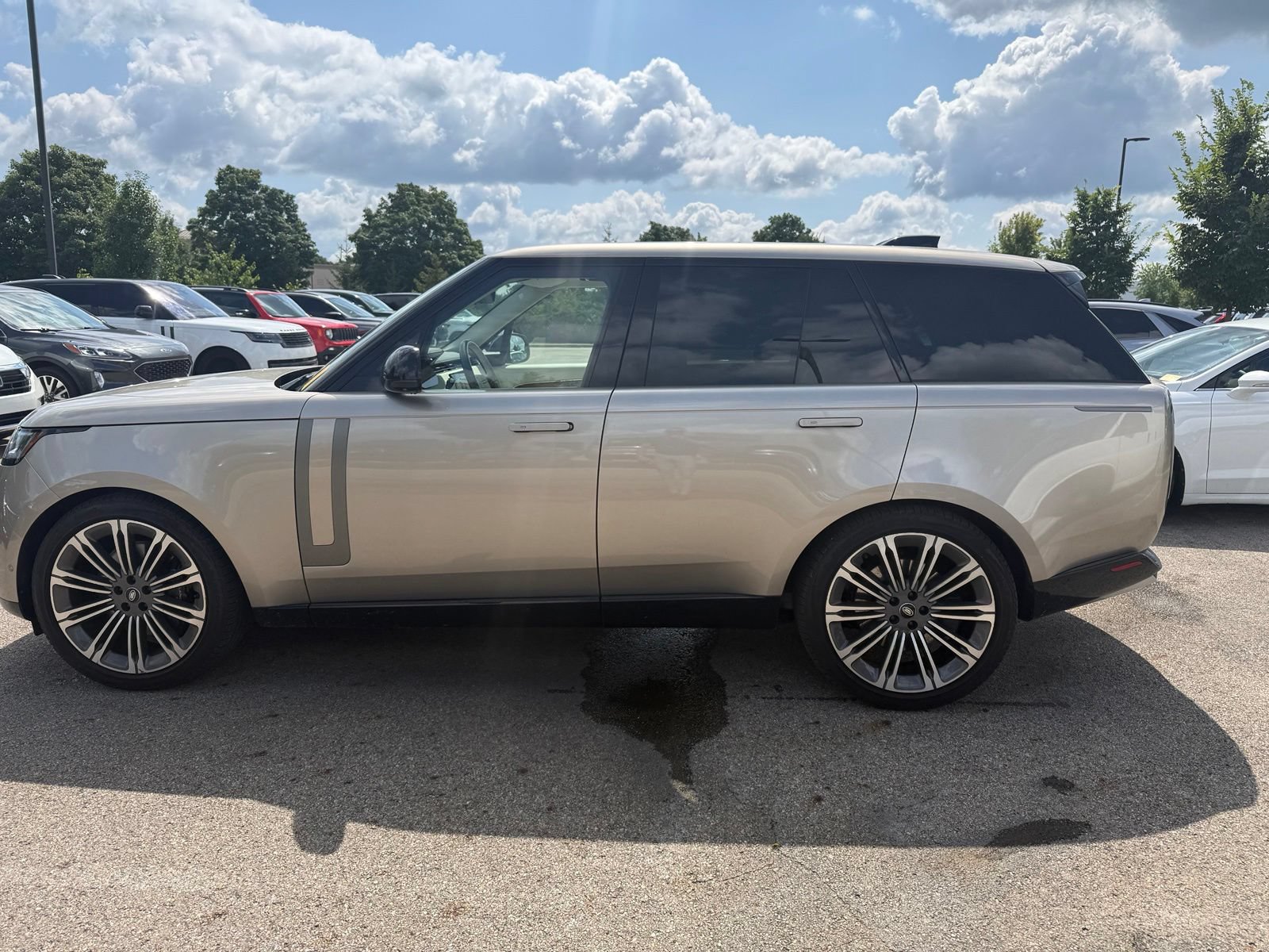 Used 2024 Land Rover Range Rover SE AWD/4WD image 8