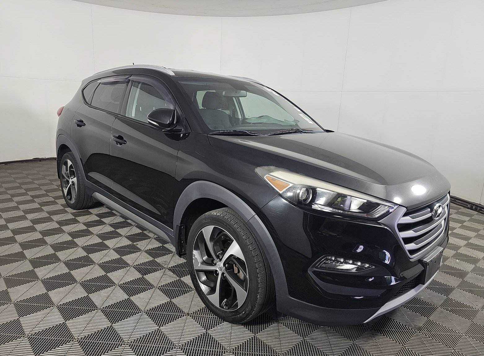 Used 2017 Hyundai Tucson Sport w/ Cargo Package AWD/4WD image 3