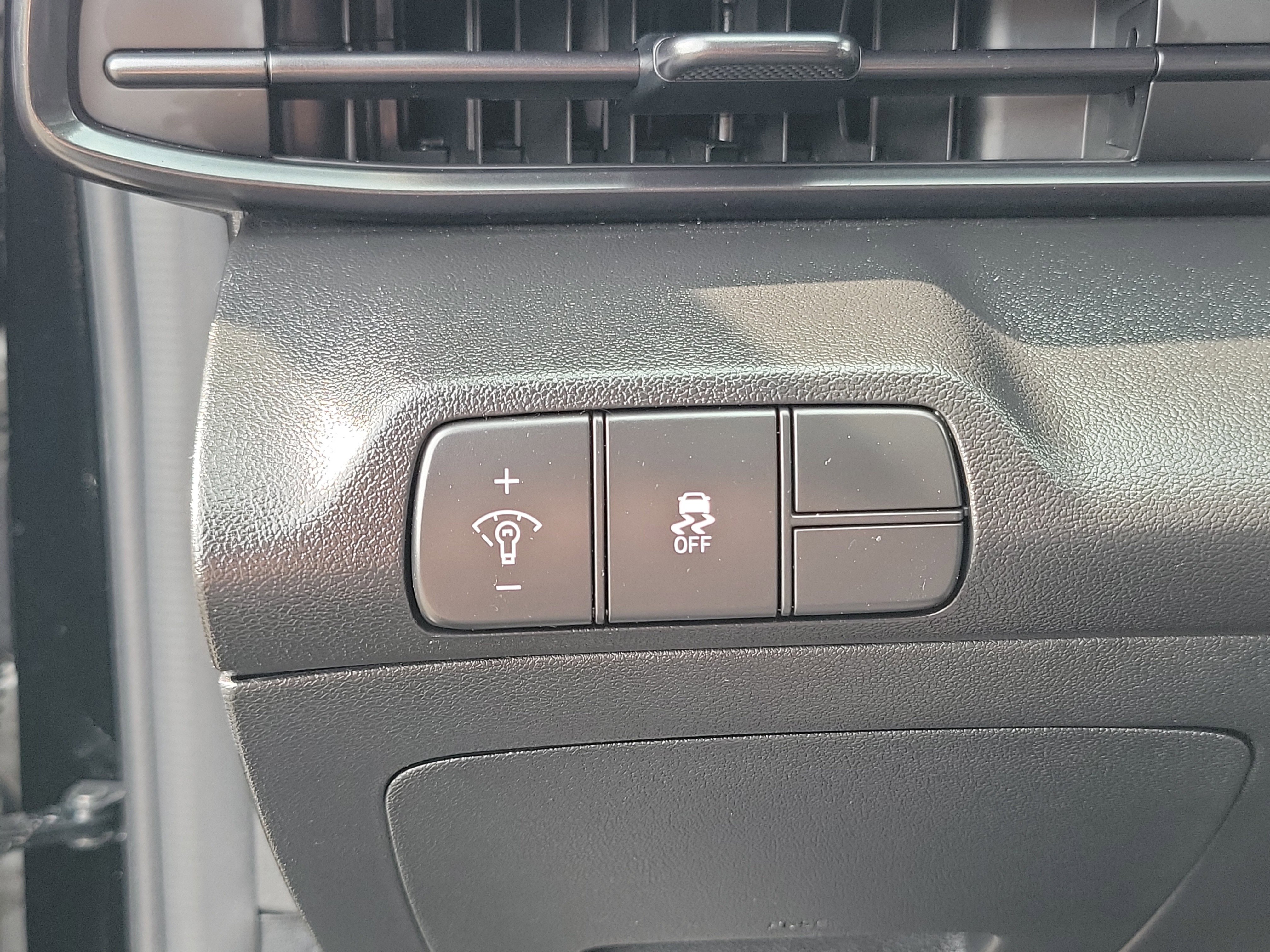 Certified 2025 Hyundai Elantra Sport w/ Cargo Package image 15