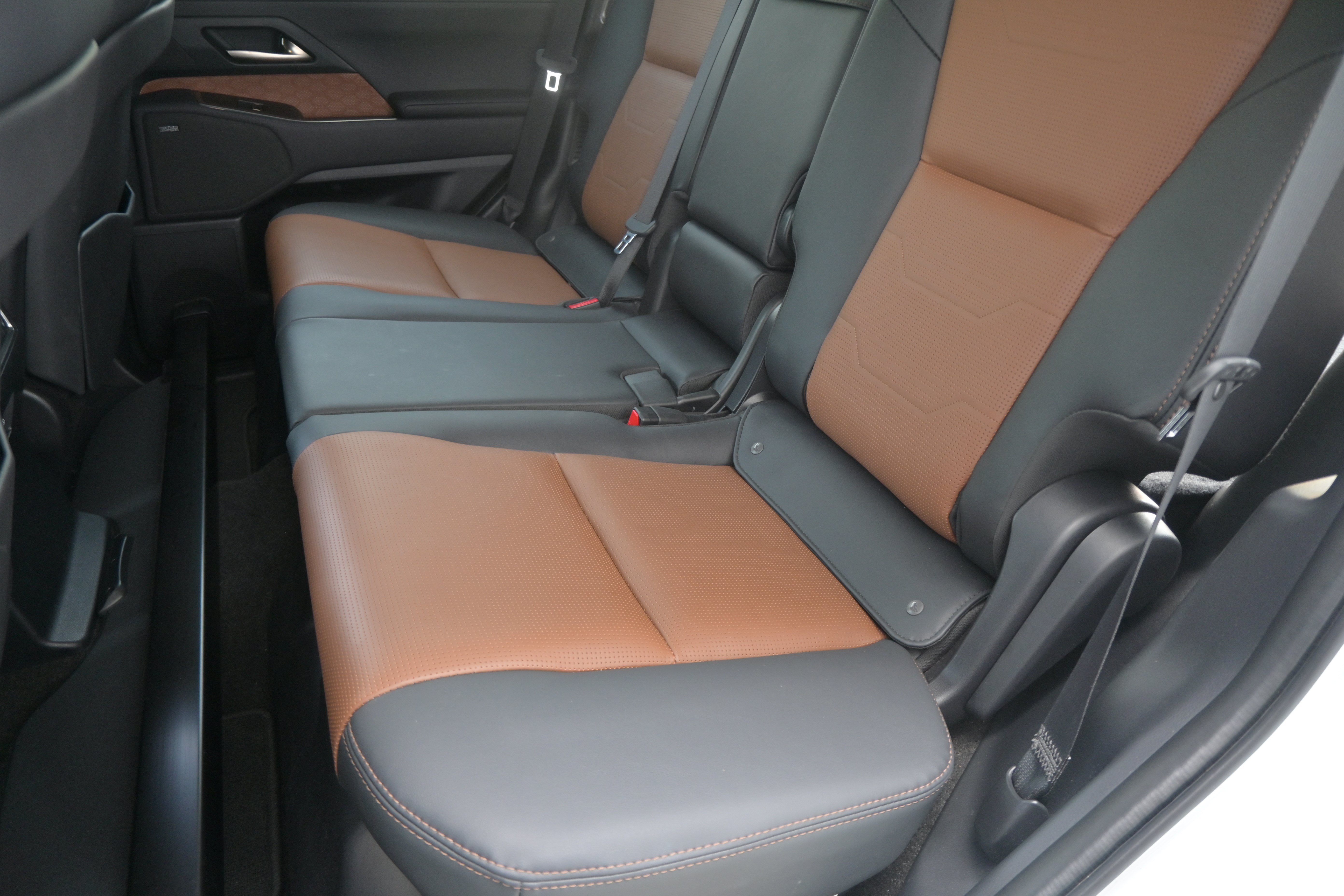 Used 2024 Lexus GX 550 w/ Cold Area Package AWD/4WD image 31