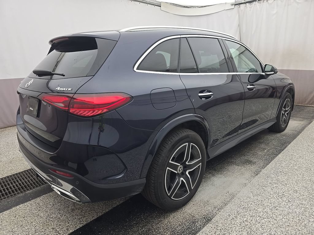 Used 2024 Mercedes-Benz GLC 300 4MATIC w/ AMG Line image 2