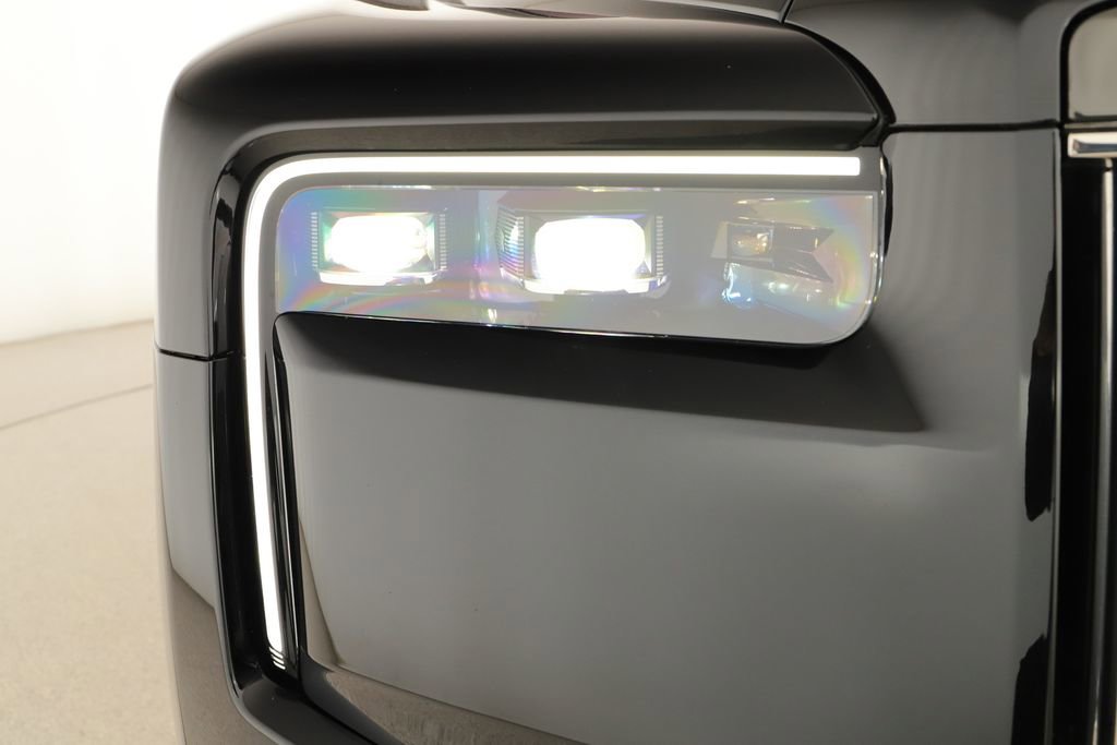 Used 2025 Rolls-Royce Cullinan Black Badge image 45