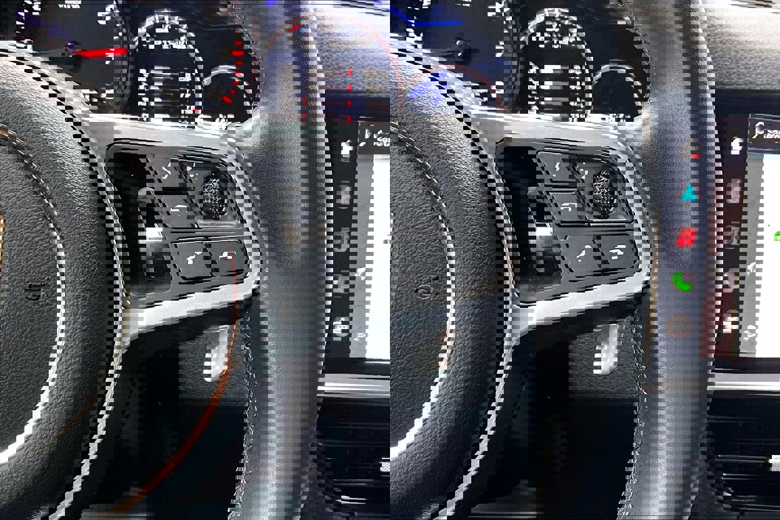 Used 2022 Porsche Cayenne Platinum Edition image 24