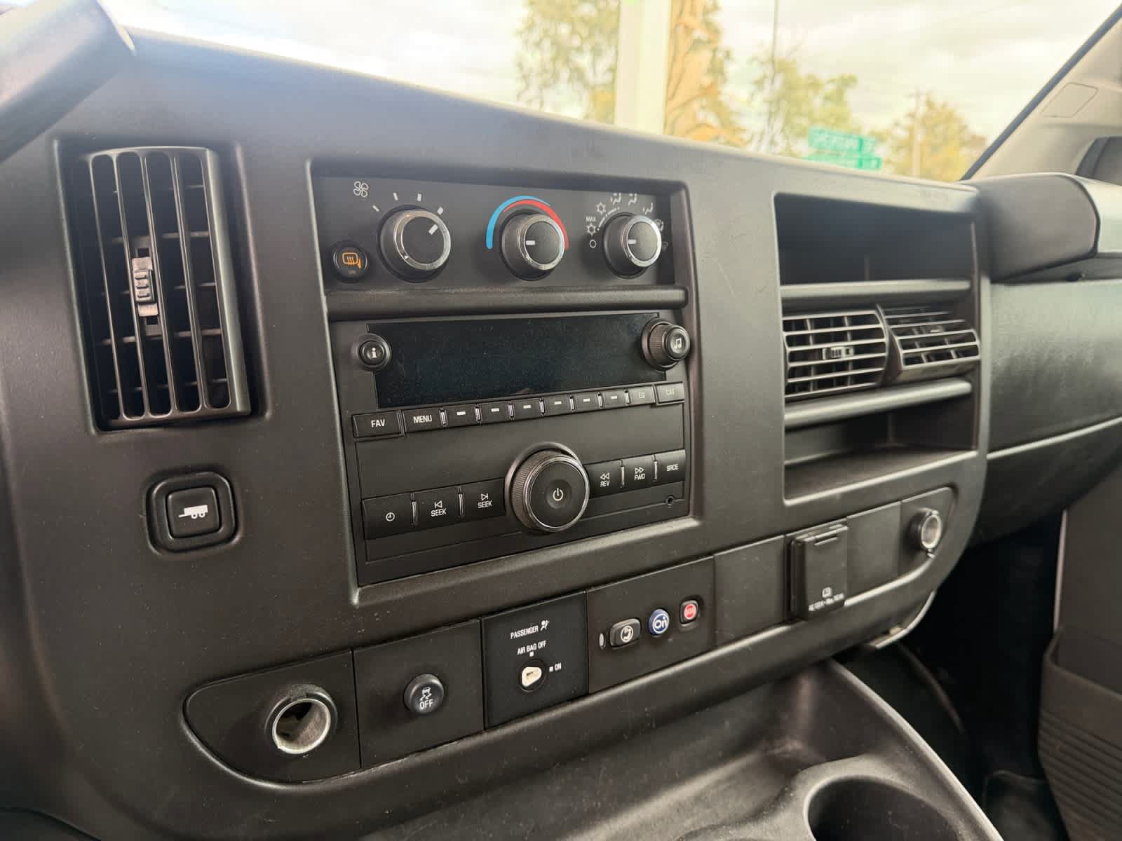 Used 2022 GMC Savana 3500 LS RWD image 20
