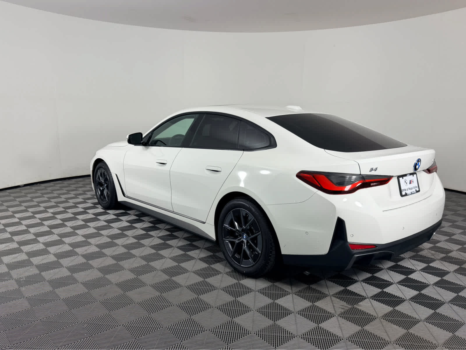 Used 2023 BMW i4 eDrive40 w/ Premium Package RWD image 5