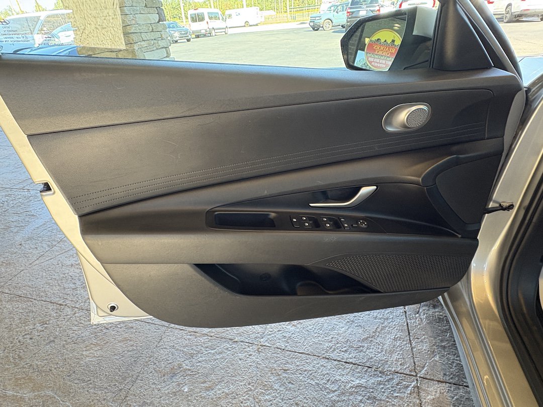 Used 2021 Hyundai Elantra SEL FWD image 19