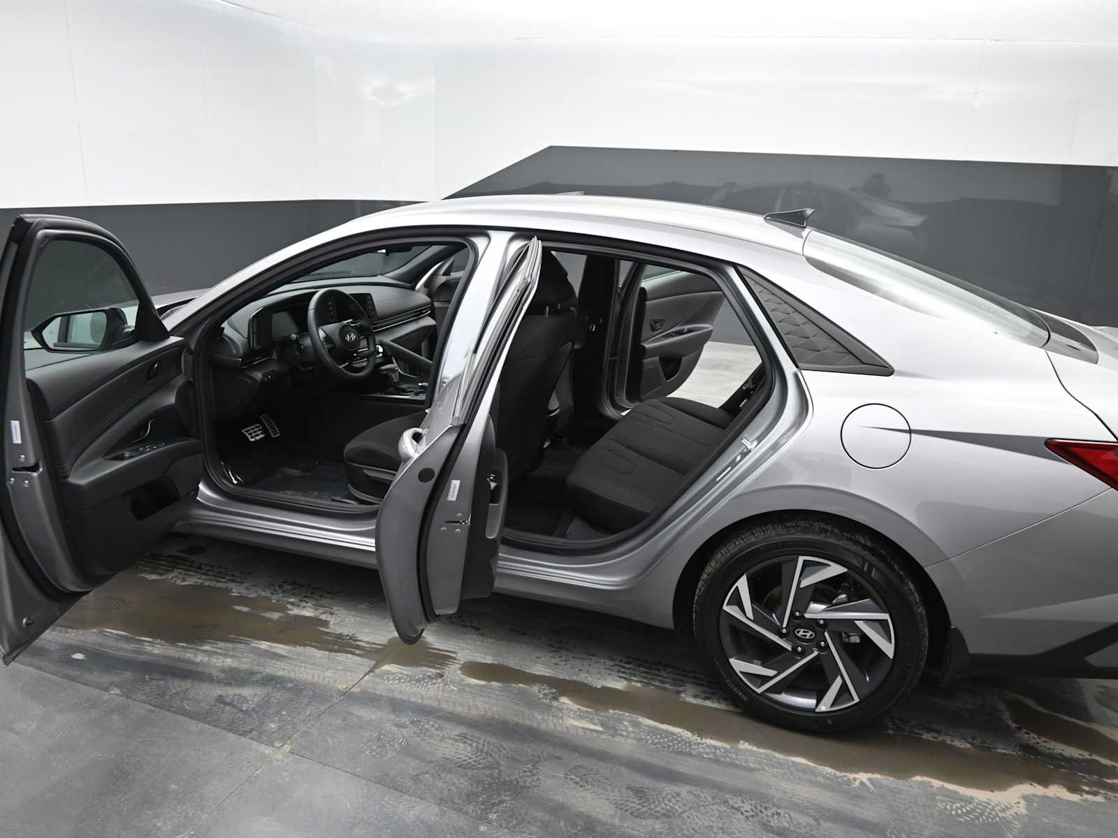 Certified 2025 Hyundai Elantra Sport image 26