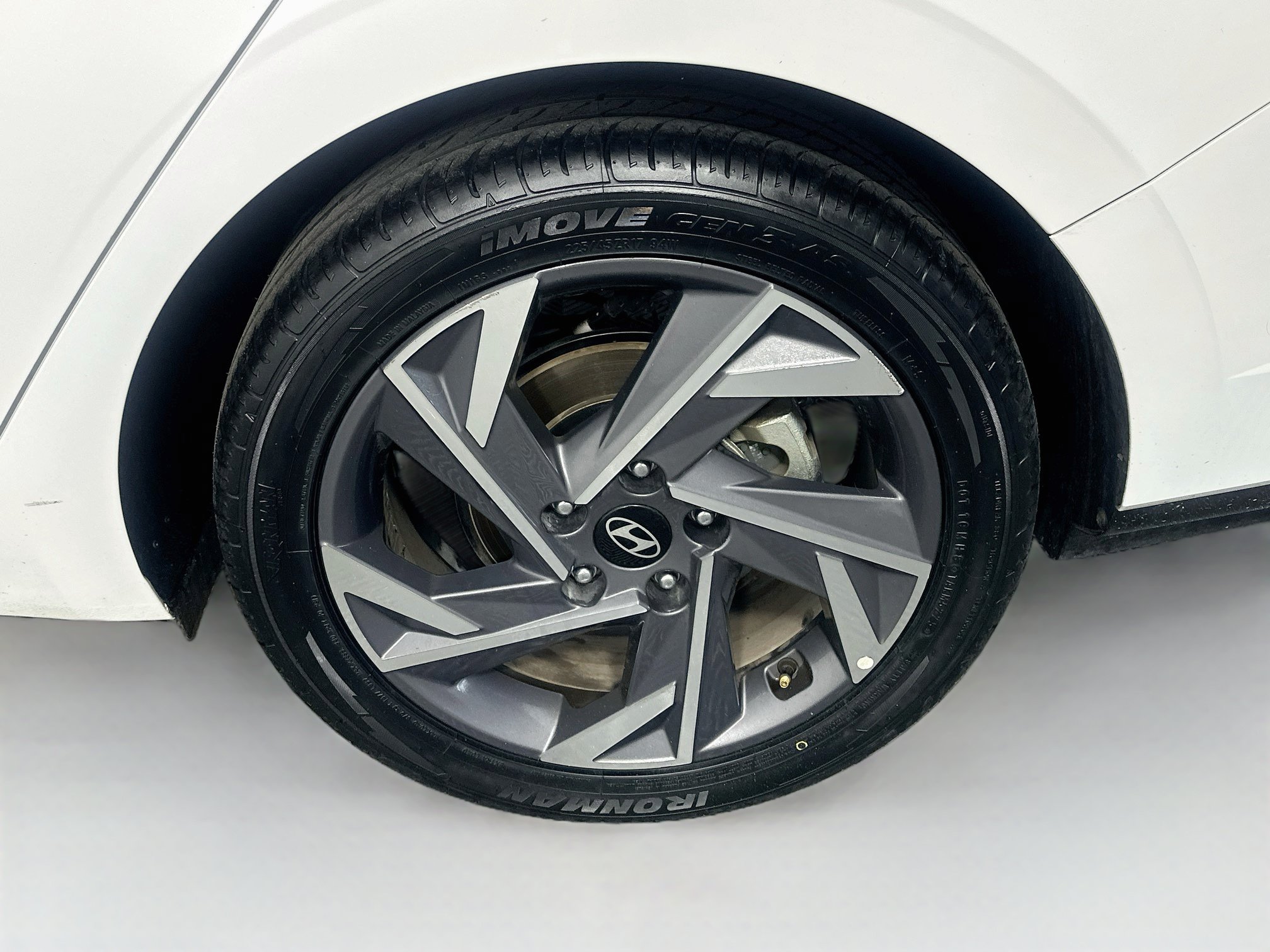 Used 2025 Hyundai Elantra Limited FWD image 11