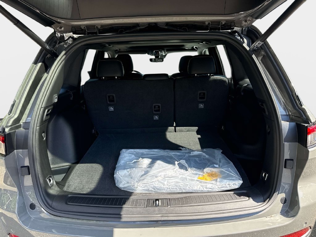 New 2027 Jeep Grand Cherokee Altitude AWD/4WD image 11