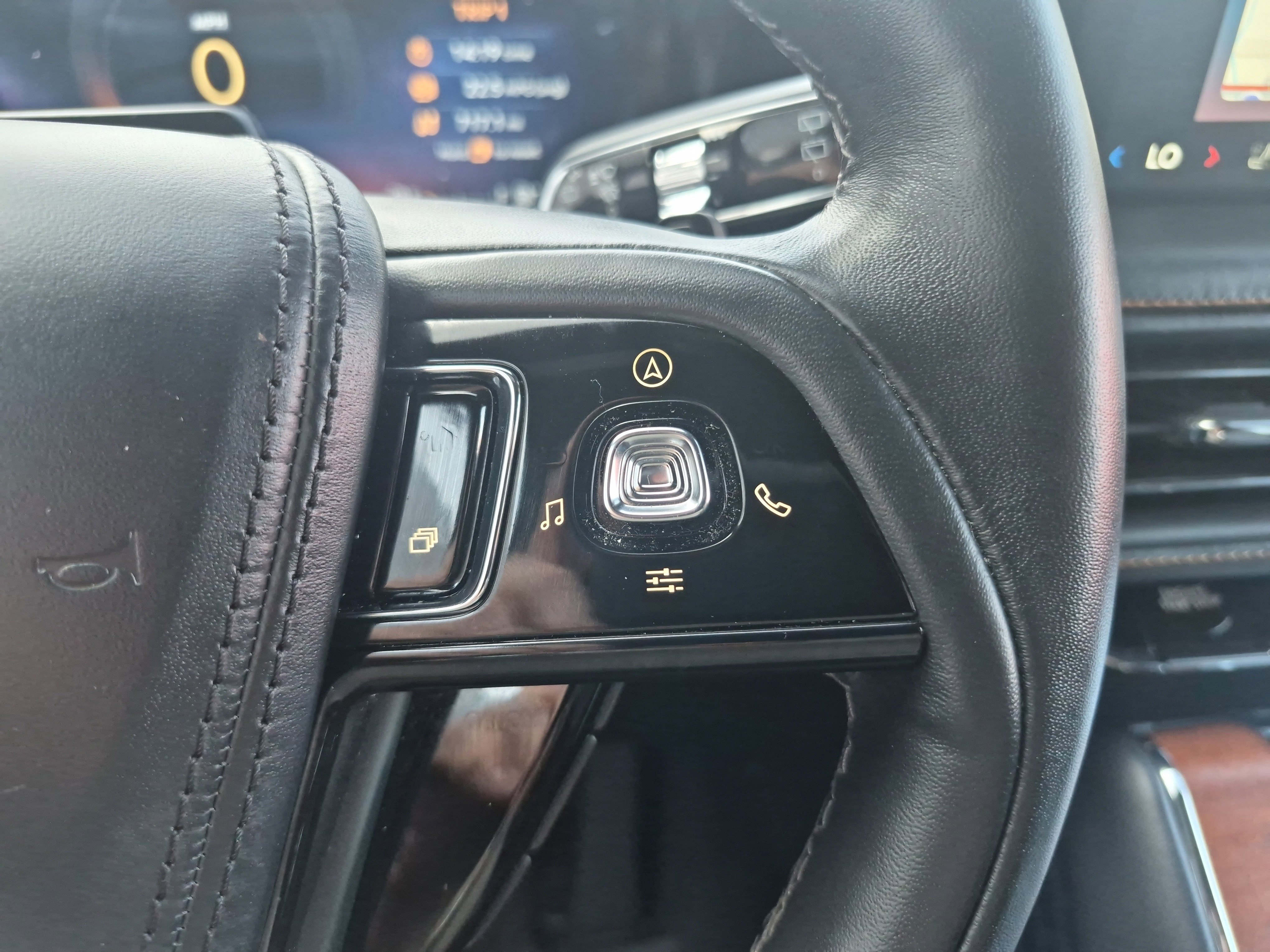 Used 2025 Lincoln Aviator Black Label image 28