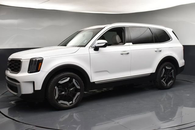 Certified 2025 Kia Telluride S FWD image 4