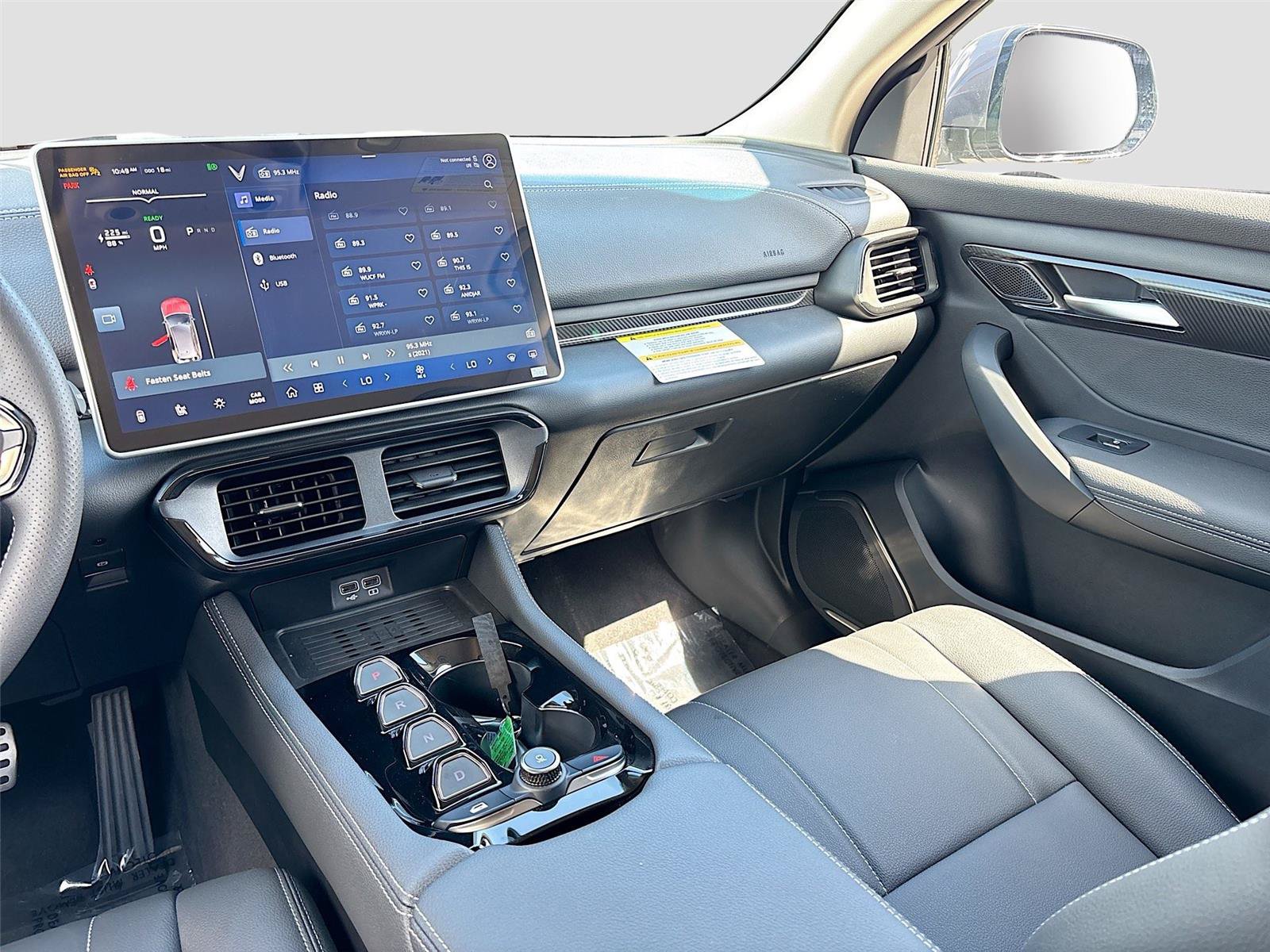 New 2025 VinFast VF 8 Eco AWD/4WD image 22