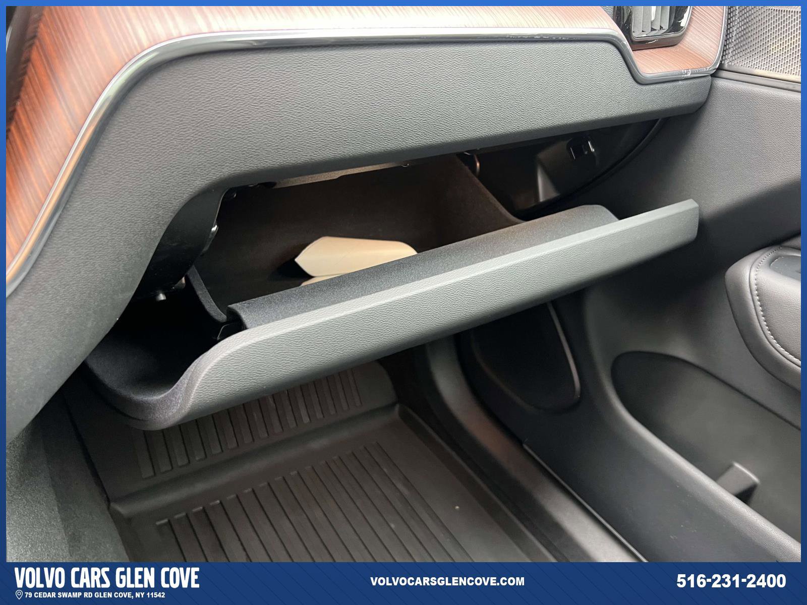 Used 2024 Volvo XC60 B5 Plus w/ Protection Package Premier image 32