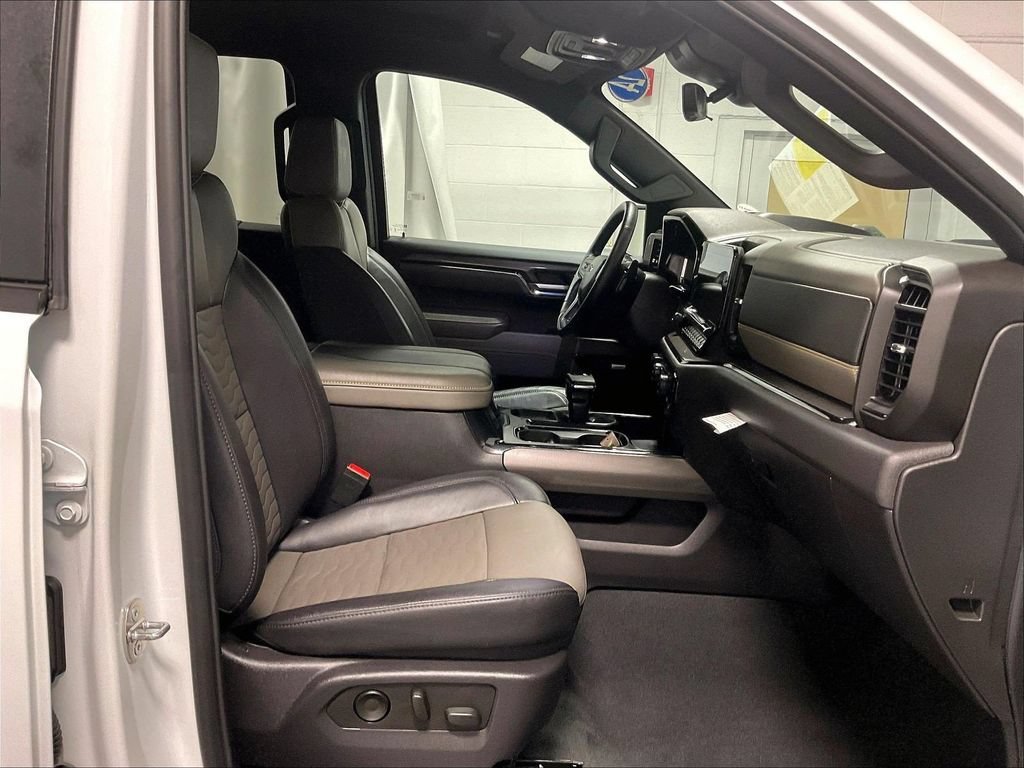 Used 2024 Chevrolet Silverado 1500 ZR2 w/ Technology Package AWD/4WD image 11