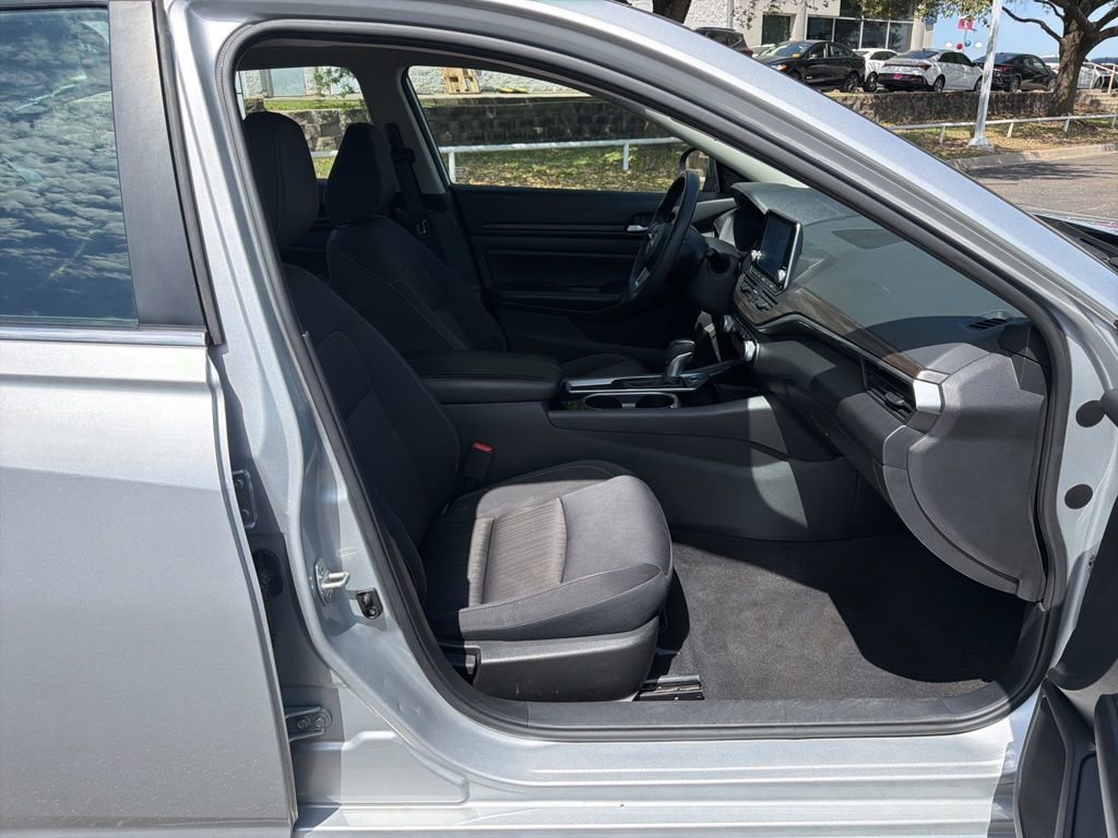 Used 2024 Nissan Altima 2.5 SV image 32