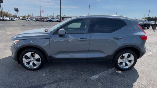 Used 2021 Volvo XC40 T5 Momentum AWD/4WD image 7