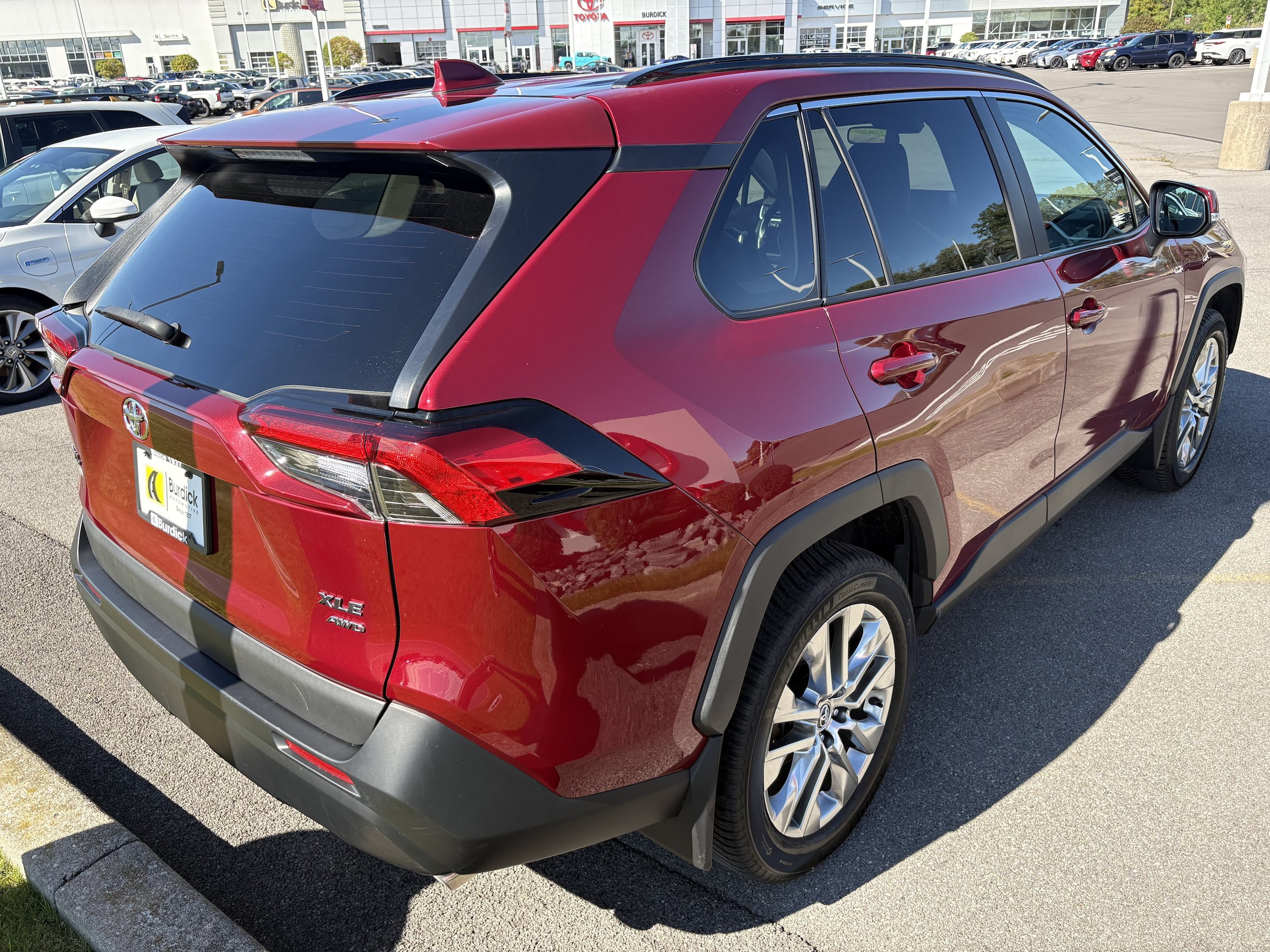 Used 2020 Toyota RAV4 XLE Premium AWD/4WD image 5